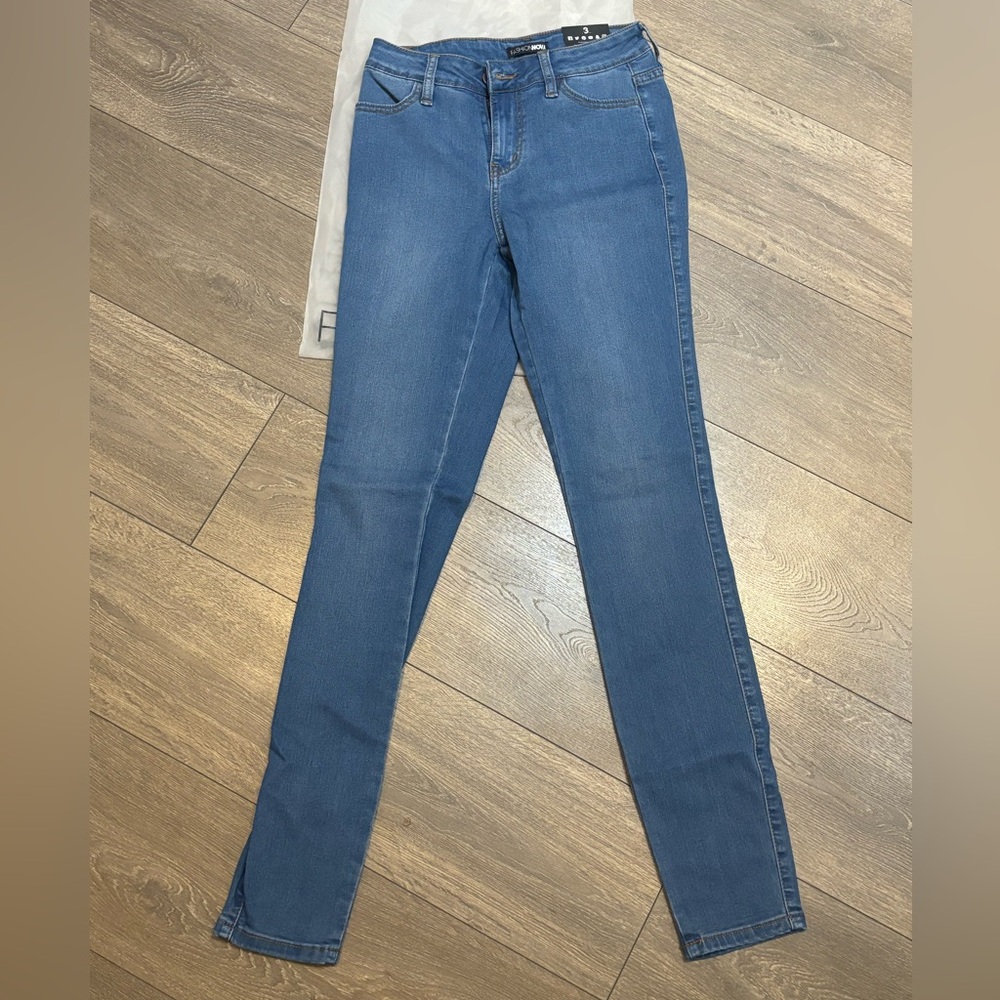 Fashion nova jeans size 3
